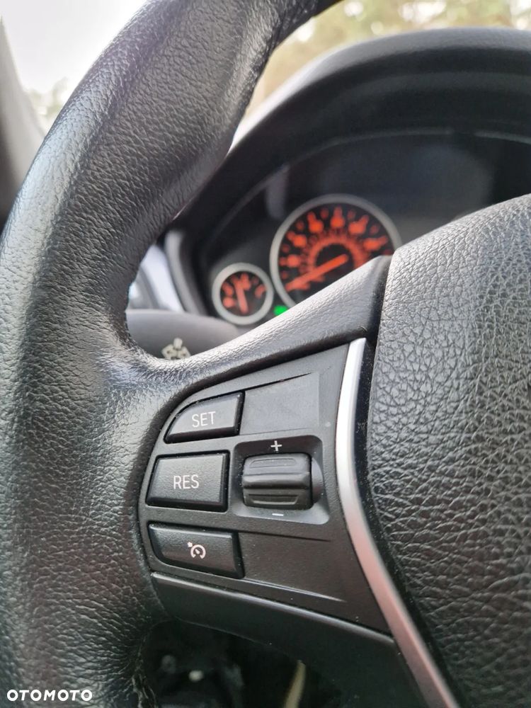 BMW Seria 3 328i Luxury Line - 22