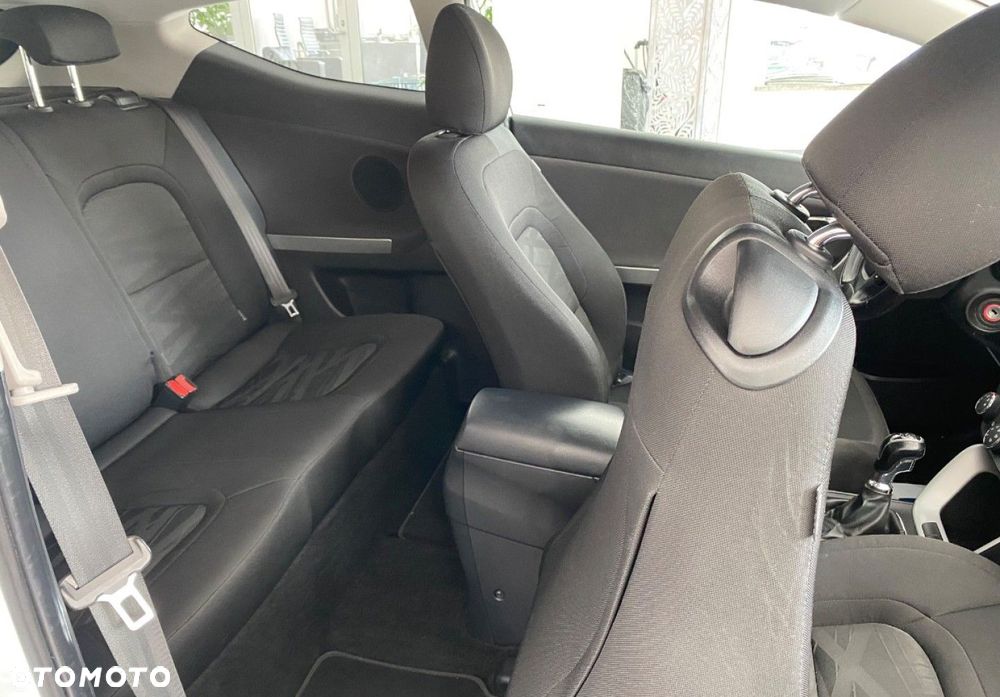 Kia Ceed - 11