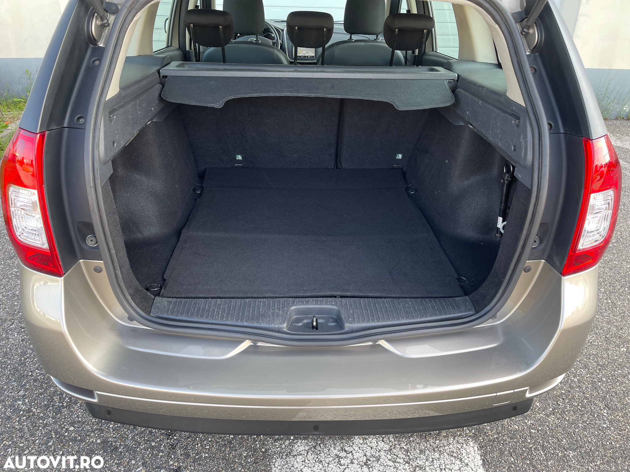 Dacia Logan 0.9 90CP Ambiance - 17