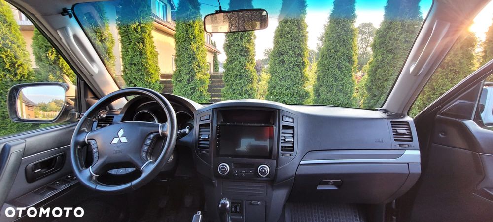 Mitsubishi Pajero - 16