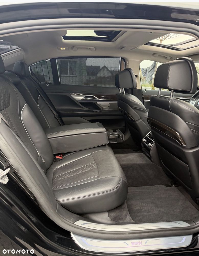 BMW Seria 7 740Li - 27