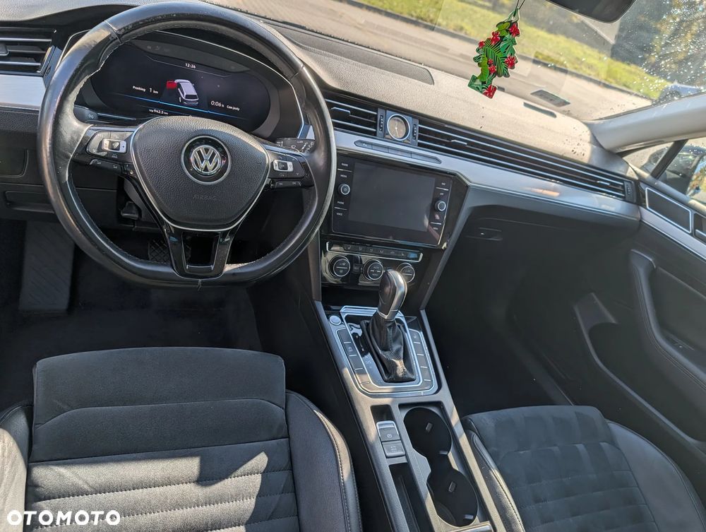 Volkswagen Passat 2.0 TDI SCR DSG Highline - 8