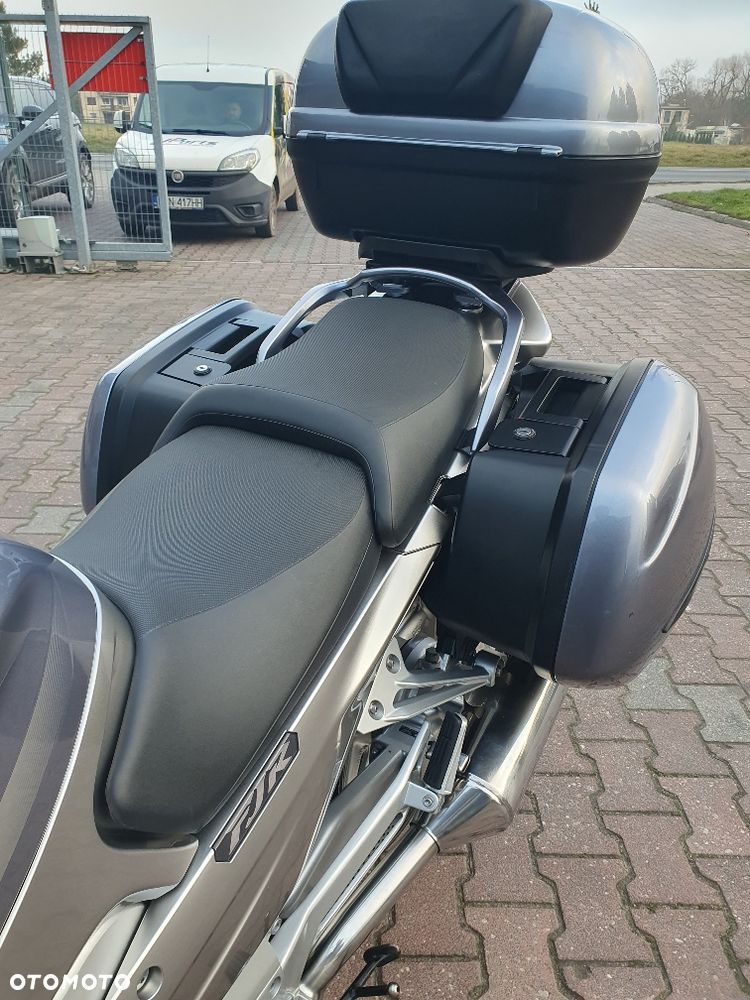 Yamaha FJR - 16