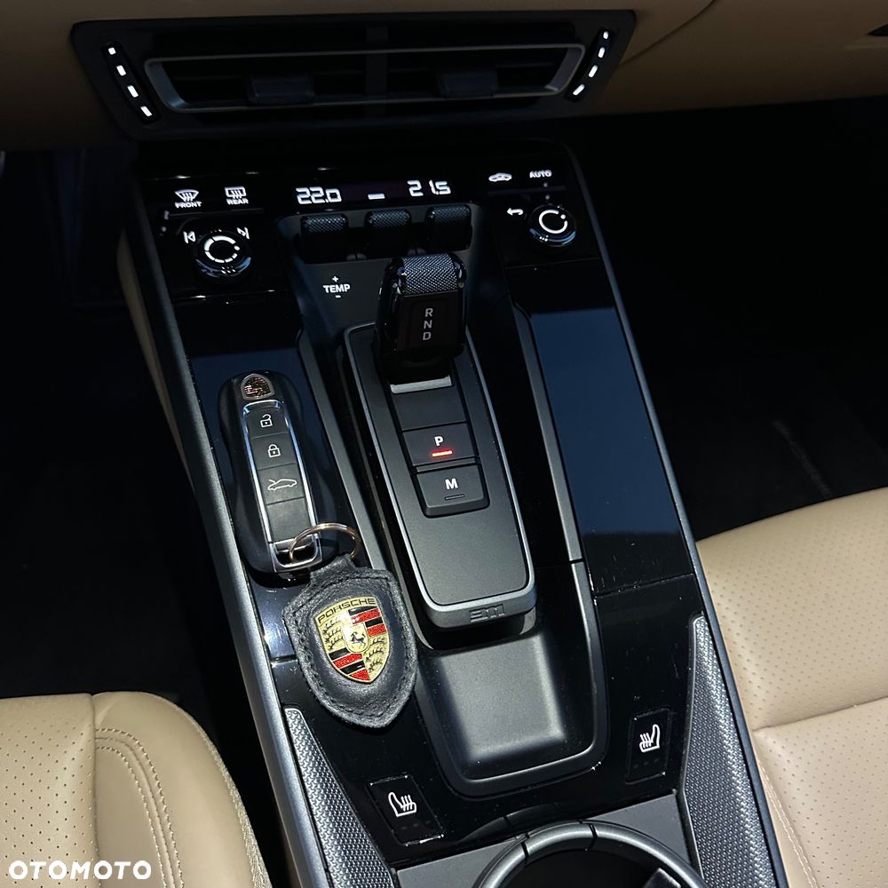 Porsche 911 Carrera - 16