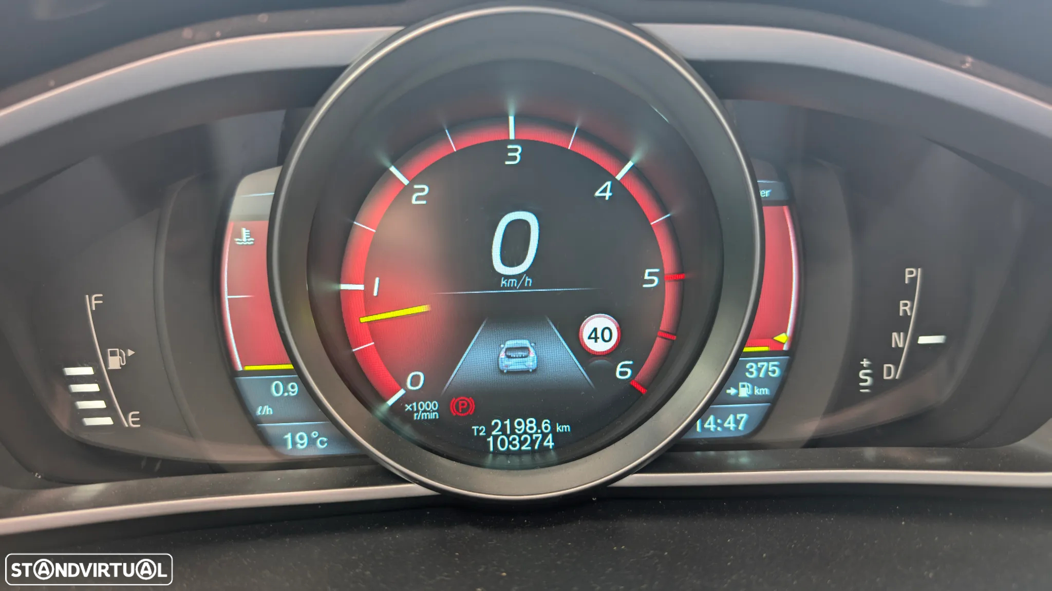 Volvo V40 D4 Geartronic Momentum - 16