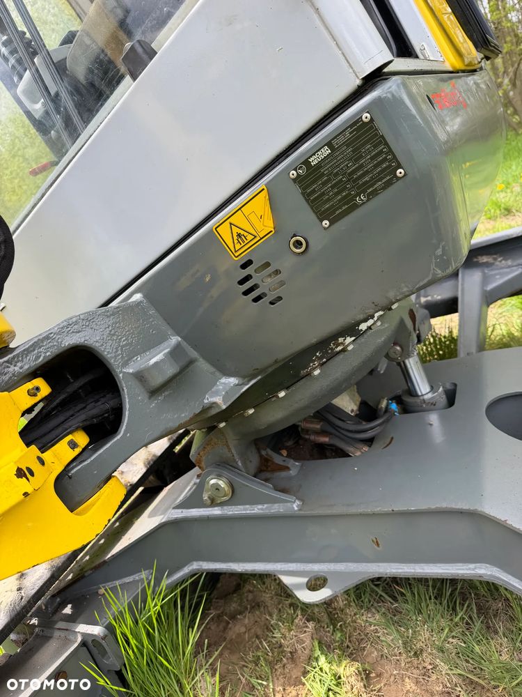 Wacker Neuson ET24 Koparka Gąsienicowa 2,6 tony. z VDS. 2021rok- 2300 Mtg Poziomowanie VDS silnik Yanmar. Maszyna Pochodzi z Norweskiej szkółki roślinnej. 2x drzwi ORYGINAŁ. Jak Nowa z salonu zero luzów i wycieków. Aktualna DEKRA. 2x oryginalna Łyżka. Szybka wolna jazda. Dodatkowe Linie Hydrauliczne na młot i wiertnice. Zaczep kulka na lemieszu. OKAZJA - 7