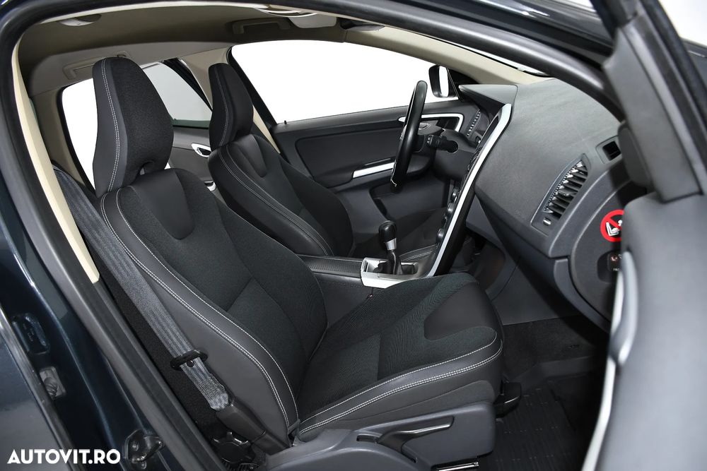 Volvo XC 60 D3 AWD Ocean Race - 6