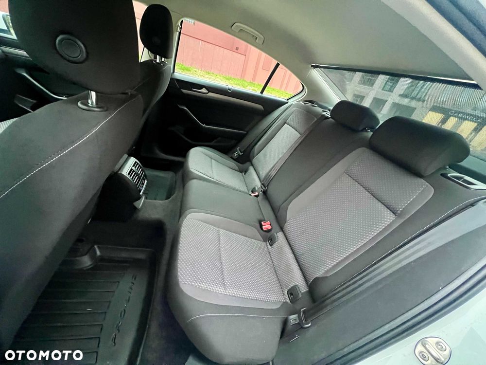 Volkswagen Passat - 8