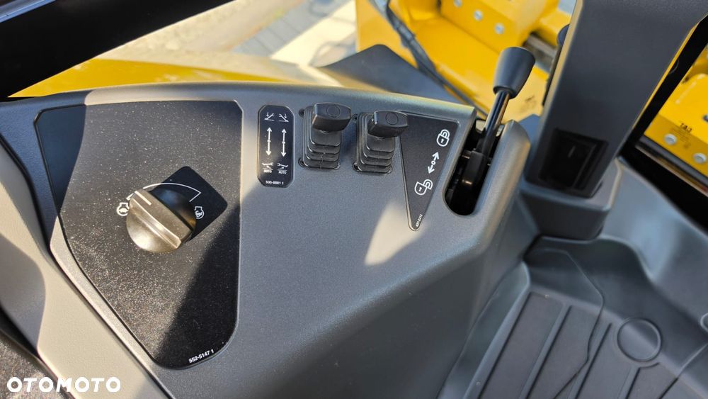 Caterpillar KOPARKO ŁADOWARKA CAT 432. 101 KONI. AUTOMATYCZNA SKRZYNIA BIEGÓW.  JOYSTICK. 3 ŁYŻKI. ROK PRODUKCJI 2023. KUPOWANA I ODBIERANA W 2024. BARDZO MAŁY PRZEBIEG JEDYNE 325 MTh. KLIMATYZACJA.  WEBASTO. STAN JAK FABRYCZNIE NOWA - 30