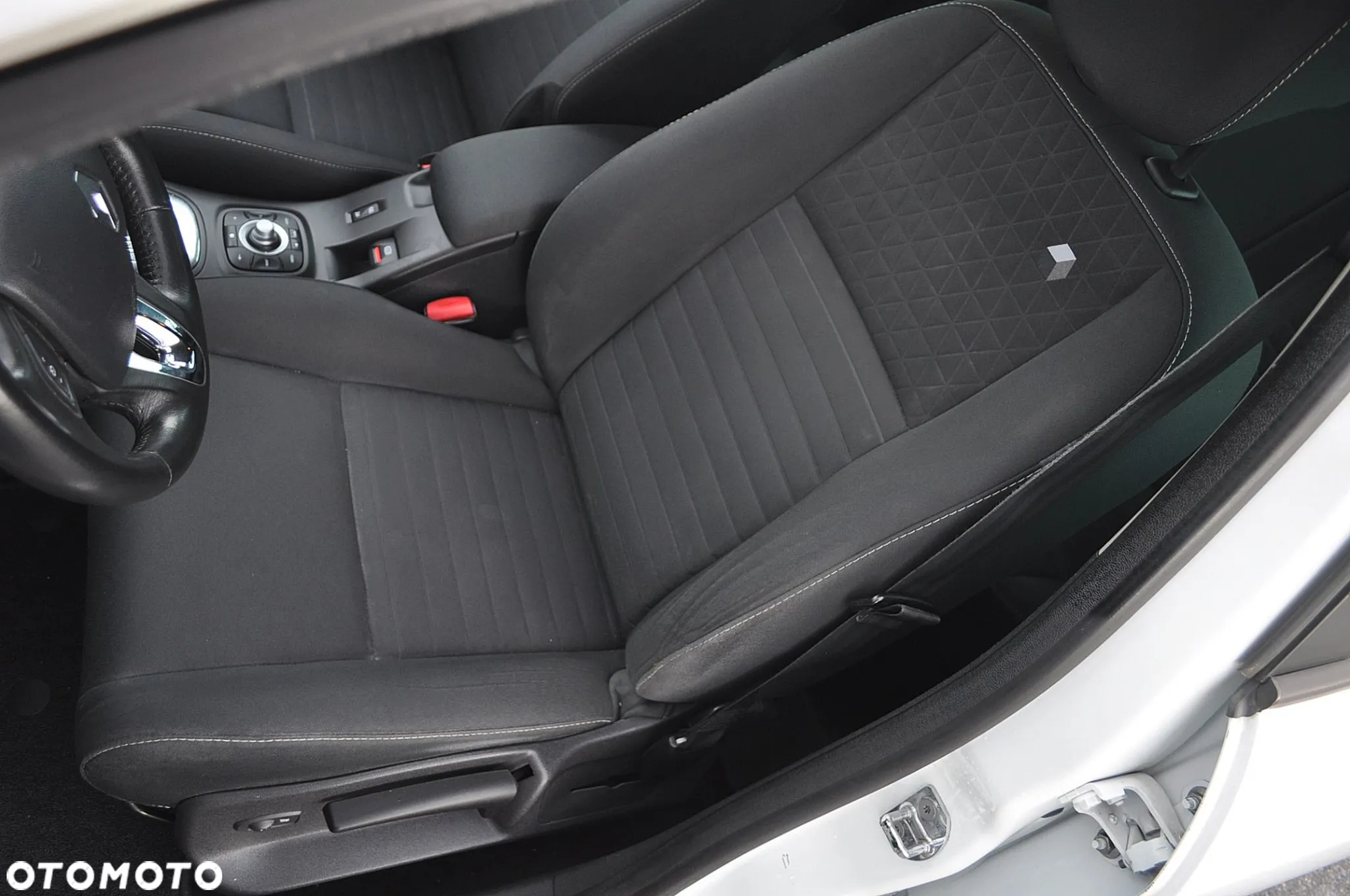 Renault Megane 1.5 dCi Limited EDC EU6 - 24
