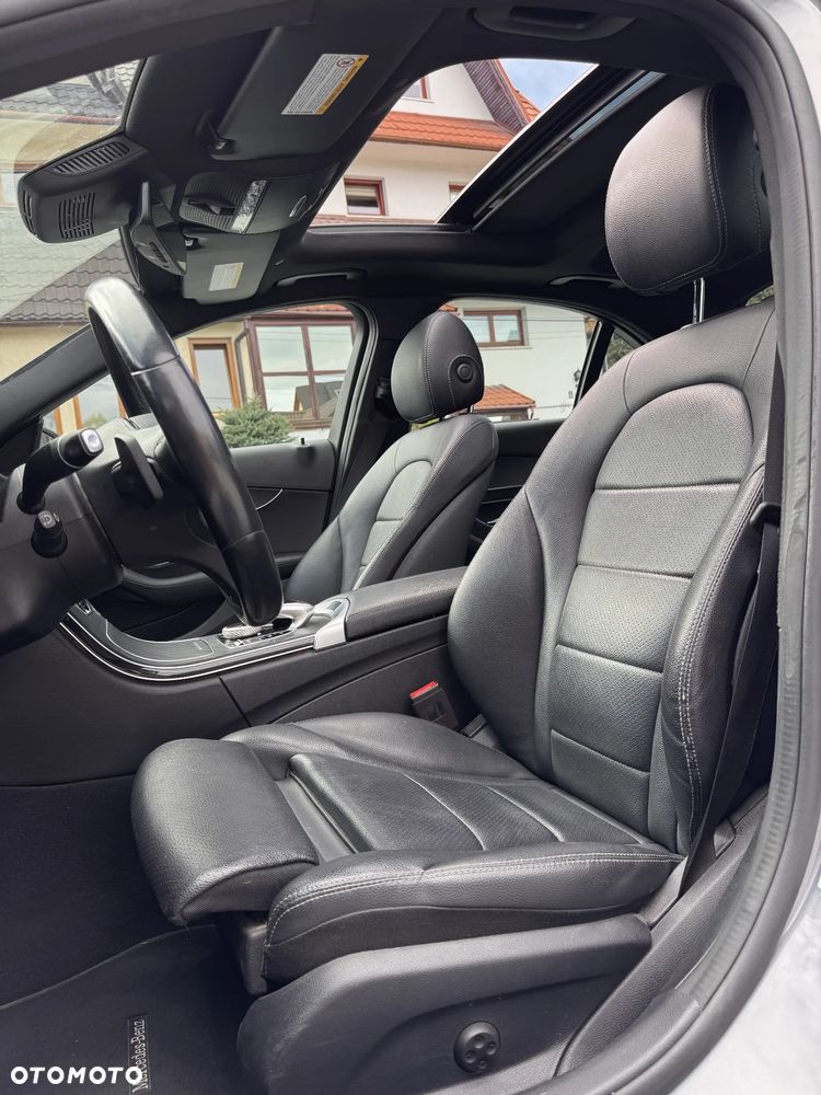 Mercedes-Benz Klasa C 300 4Matic 9G-TRONIC AMG Line - 22