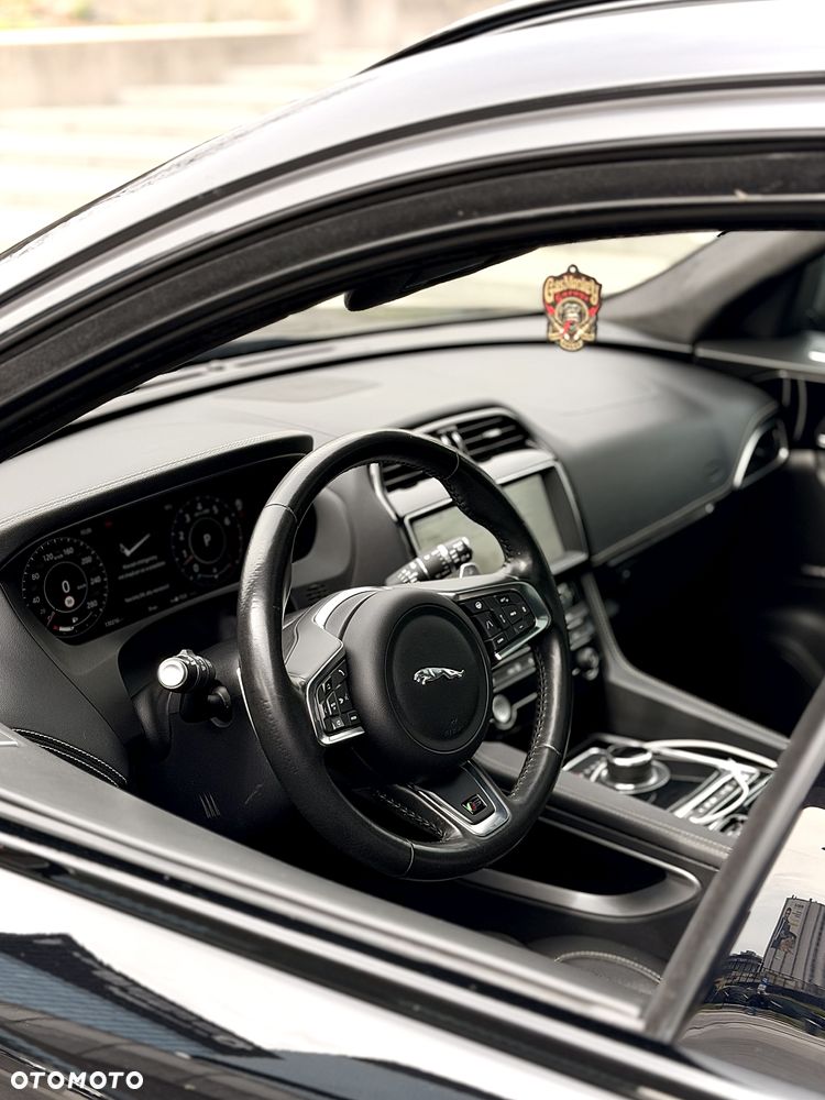 Jaguar F-Pace 3.0 V6 AWD S - 8