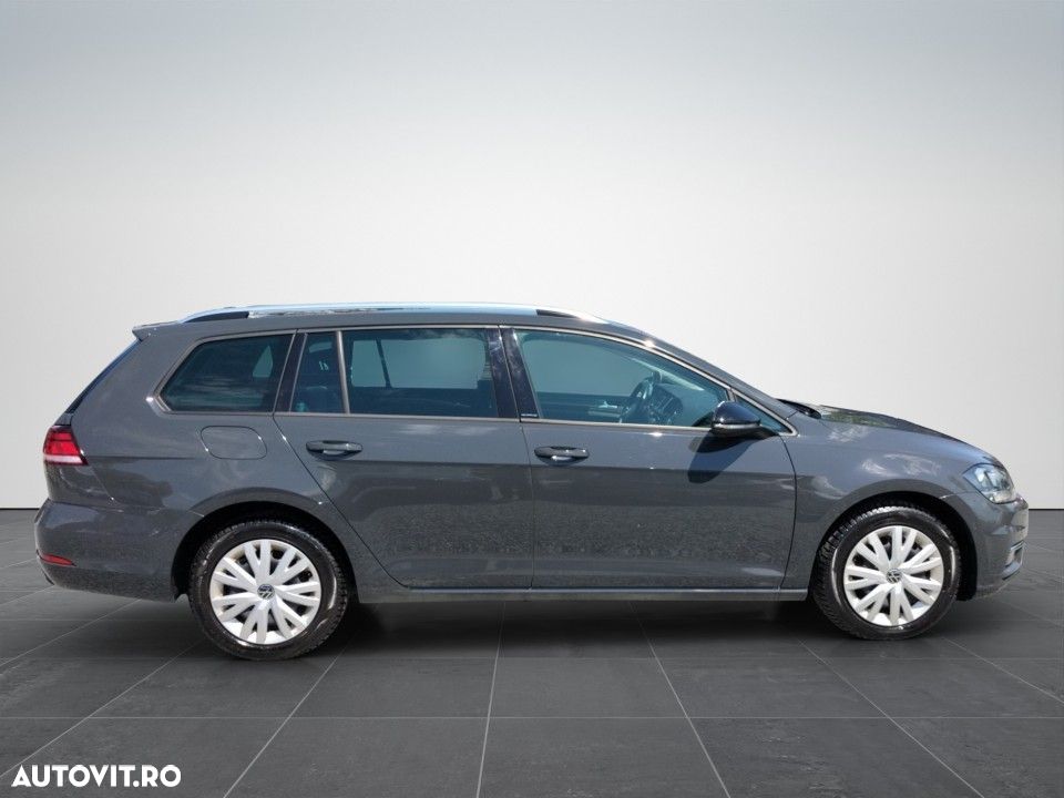 Volkswagen Golf - 10