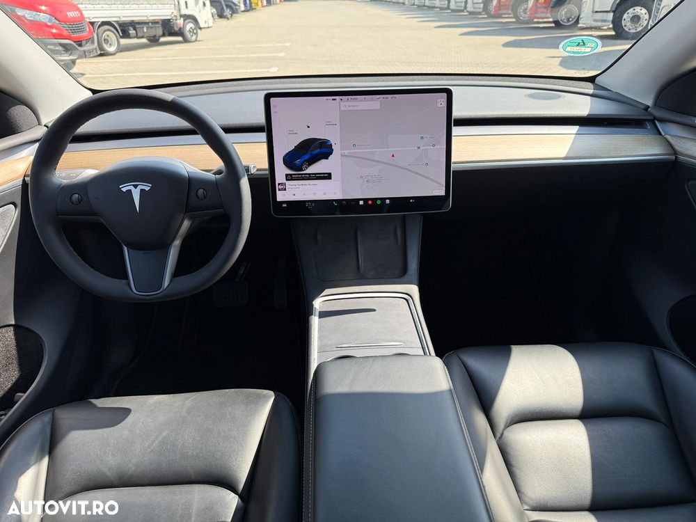 Tesla Model Y - 9