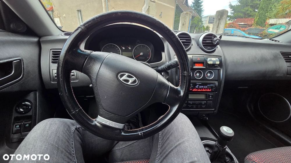 Hyundai Coupe 2005 photo 2