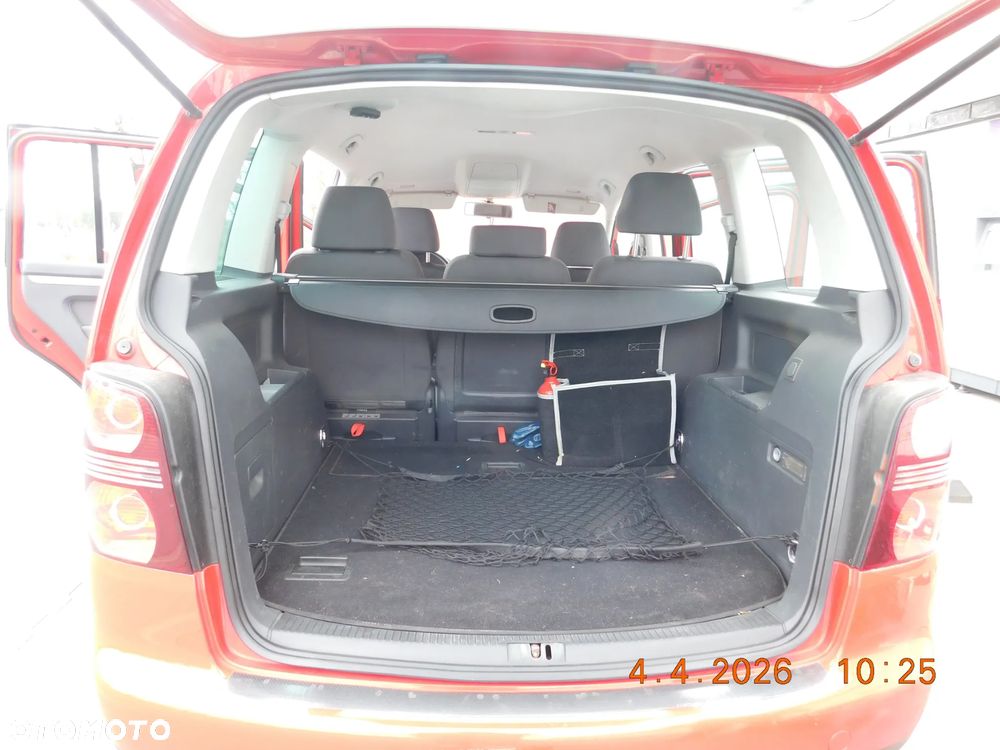 Volkswagen Touran - 8