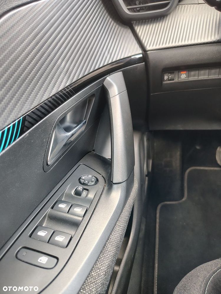 Peugeot 2008 - 13