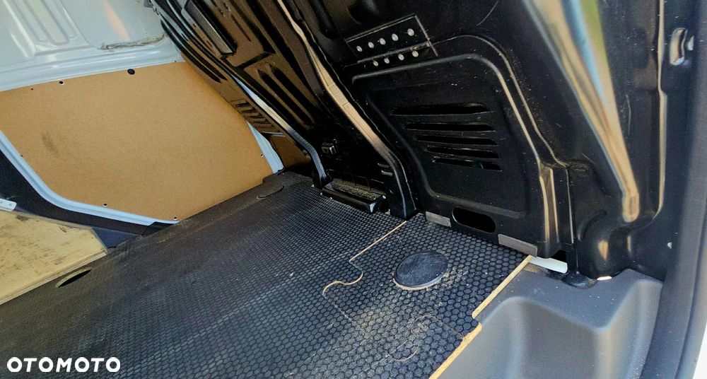 Ford Transit Connect - 11