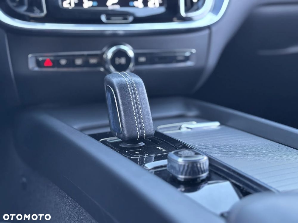 Volvo V60 B4 D R-Design - 30