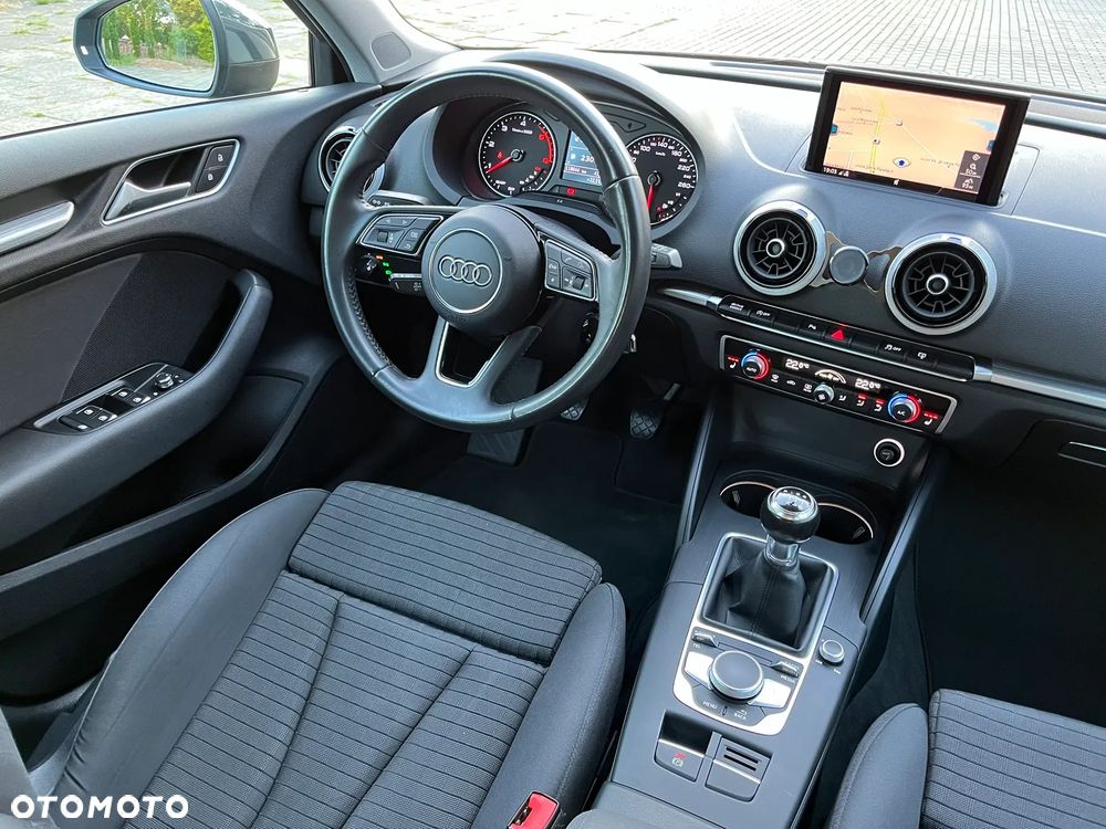 Audi A3 Sportback 2.0 TDI design - 14