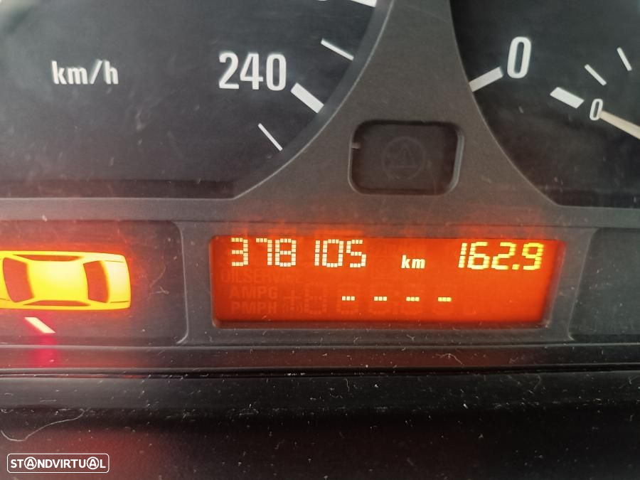 BMW 320 d Touring - 10