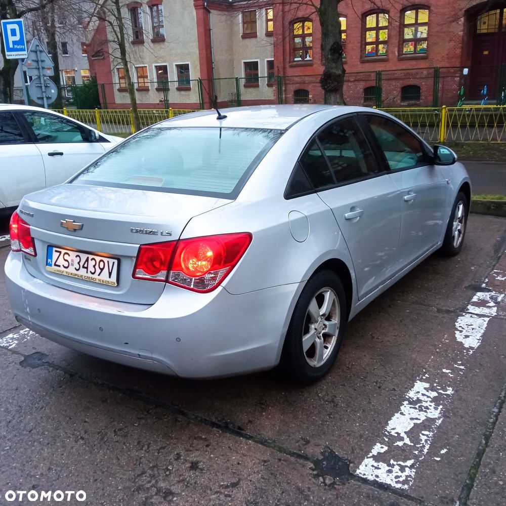 Chevrolet Cruze 1.6 Base - 6