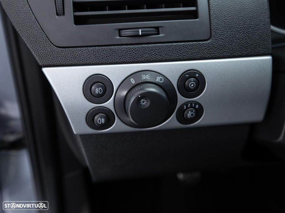 Opel Astra Sports Tourer - 13