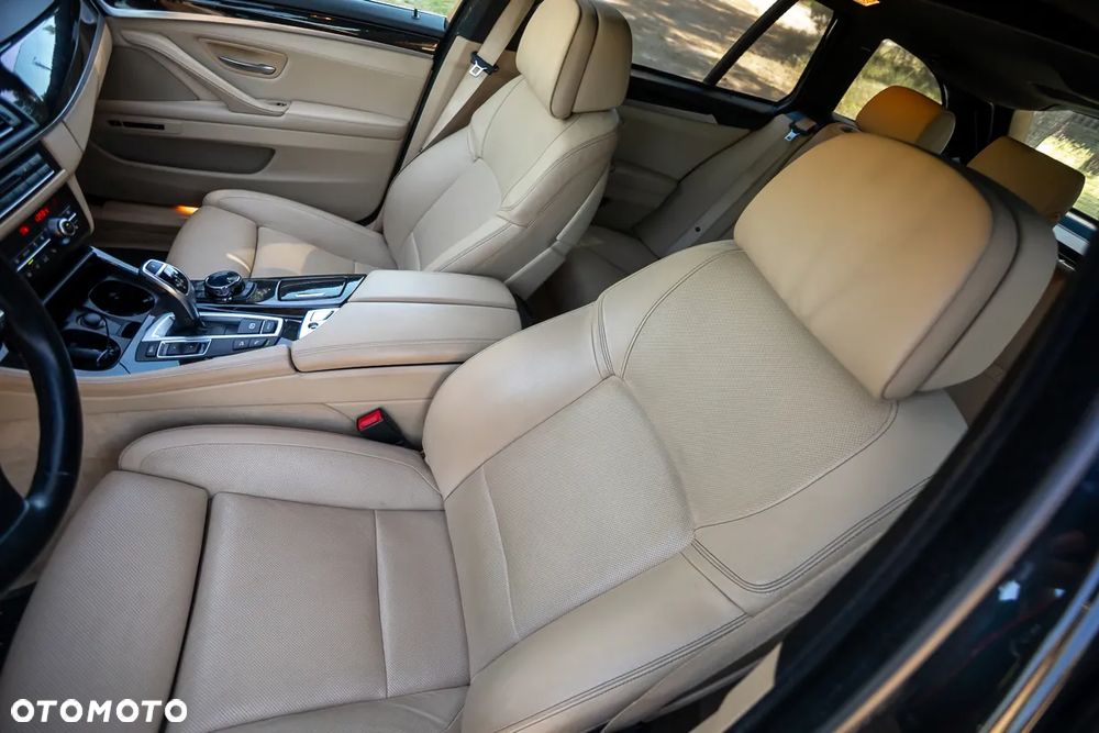 BMW Seria 5 530d xDrive Luxury Line - 17