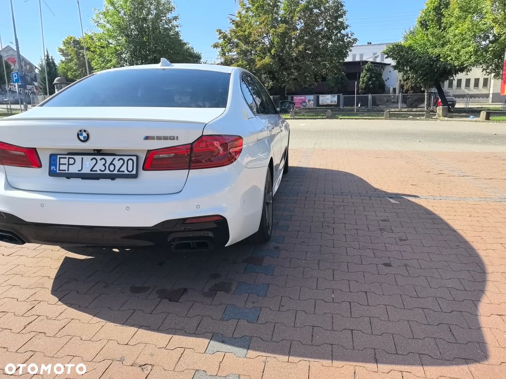 BMW Seria 5 M550i xDrive sport - 8