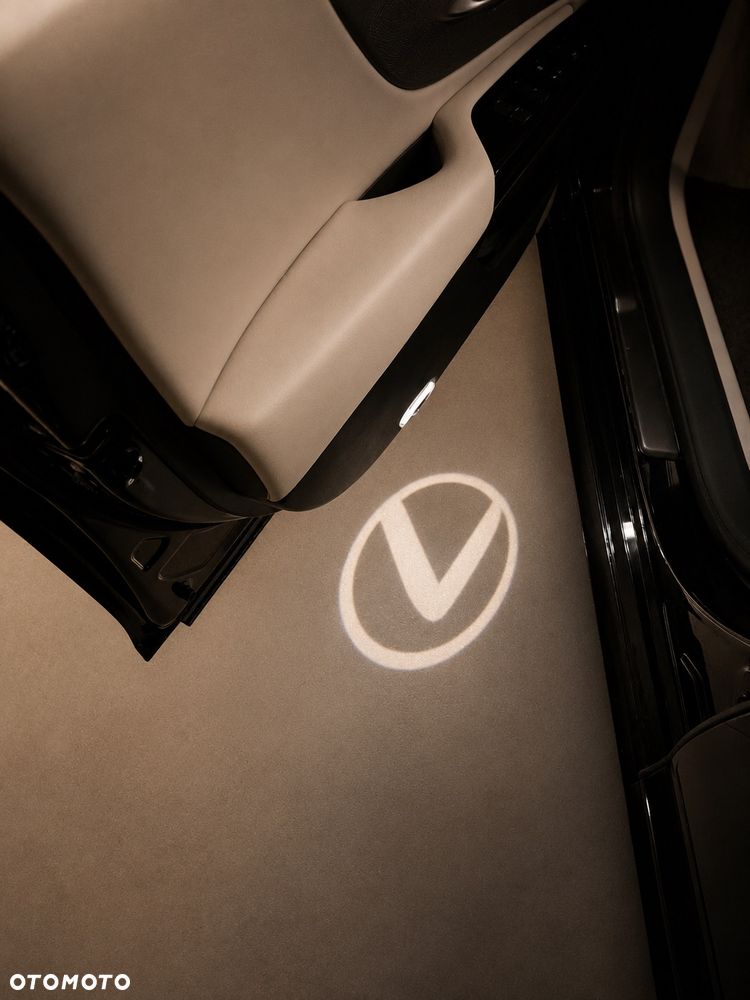 Lexus ES 300h Business Edition - 11
