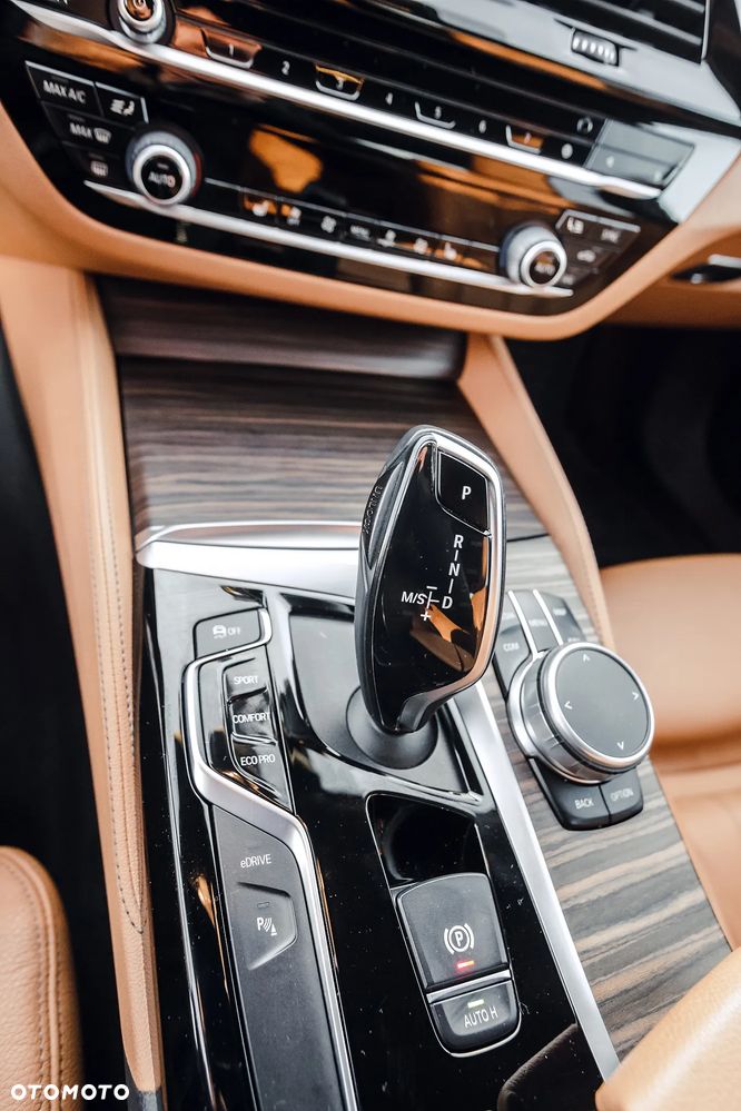 BMW Seria 5 530e iPerformance xDrive Luxury Line - 9