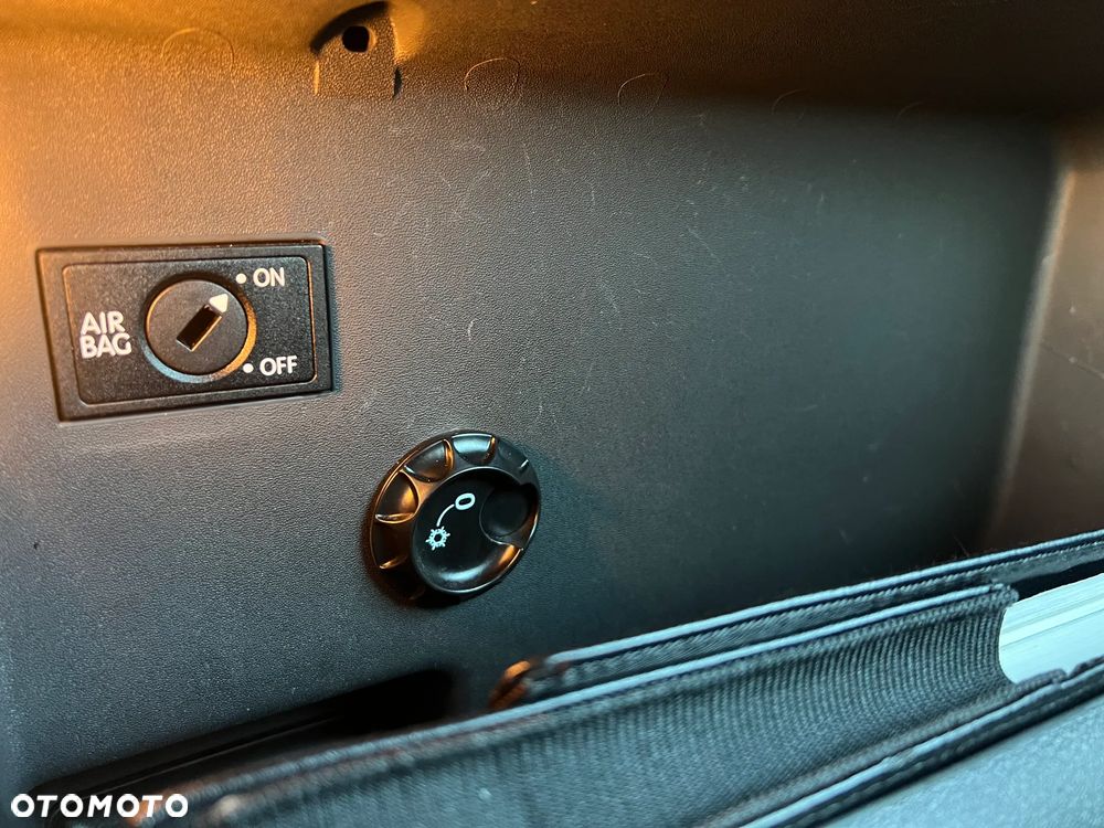 Volkswagen Touran 1.6 TDI DPF BlueMotion Technology Comfortline - 28