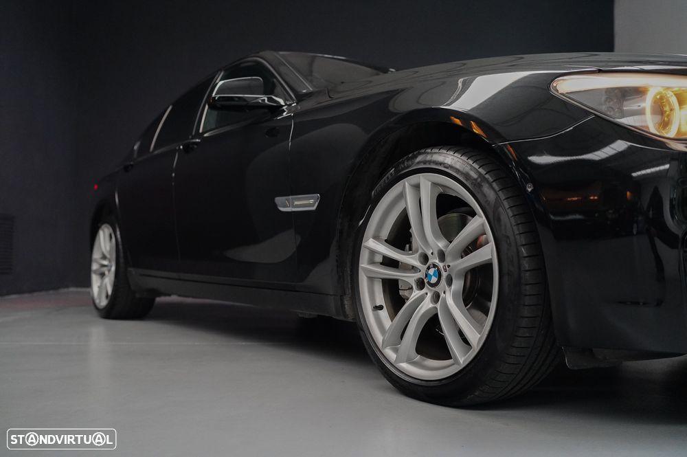 BMW 740 d Pack M - 13