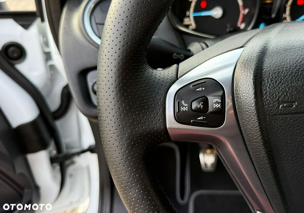 Ford Fiesta 1.0 EcoBoost S&S ST-LINE X - 32