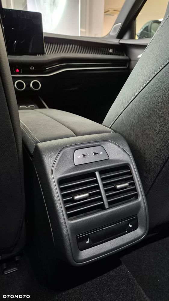 Skoda Superb 2.0 TSI Sportline DSG - 4