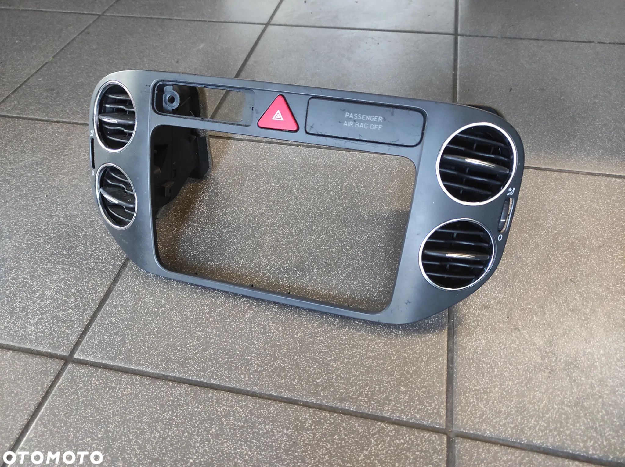 KRATKI KRATKA NAWIEWU RAMKA OBRAMOWANIE RADIA VW GOLF 5 PLUS 5M0858071J WYSYŁKA !!!!! - 1