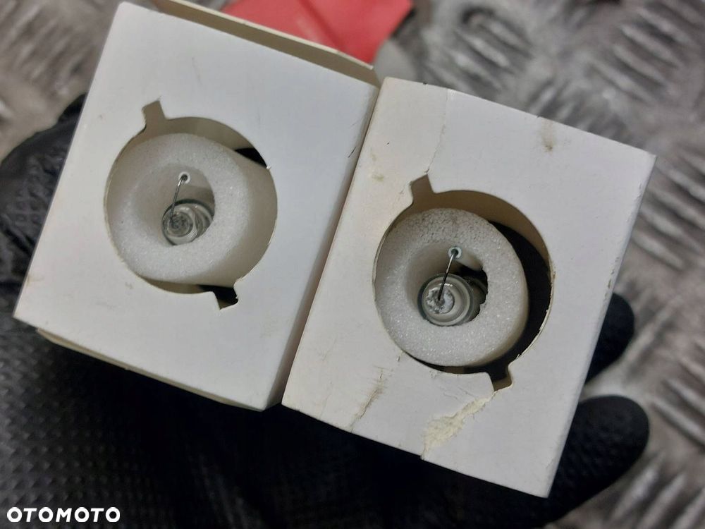 OPRAWKA ŻARÓWKI XENON AMIO D1S - 7