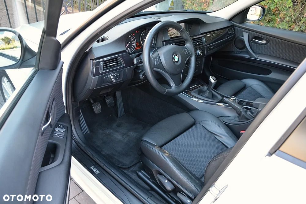 BMW Seria 3 318d DPF Edition Exclusive - 14