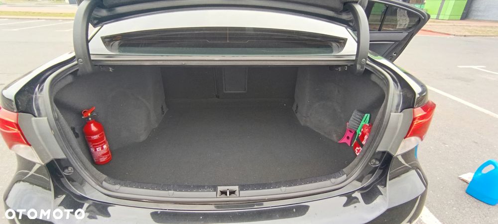 Toyota Avensis 2.0 D-4D Premium - 13