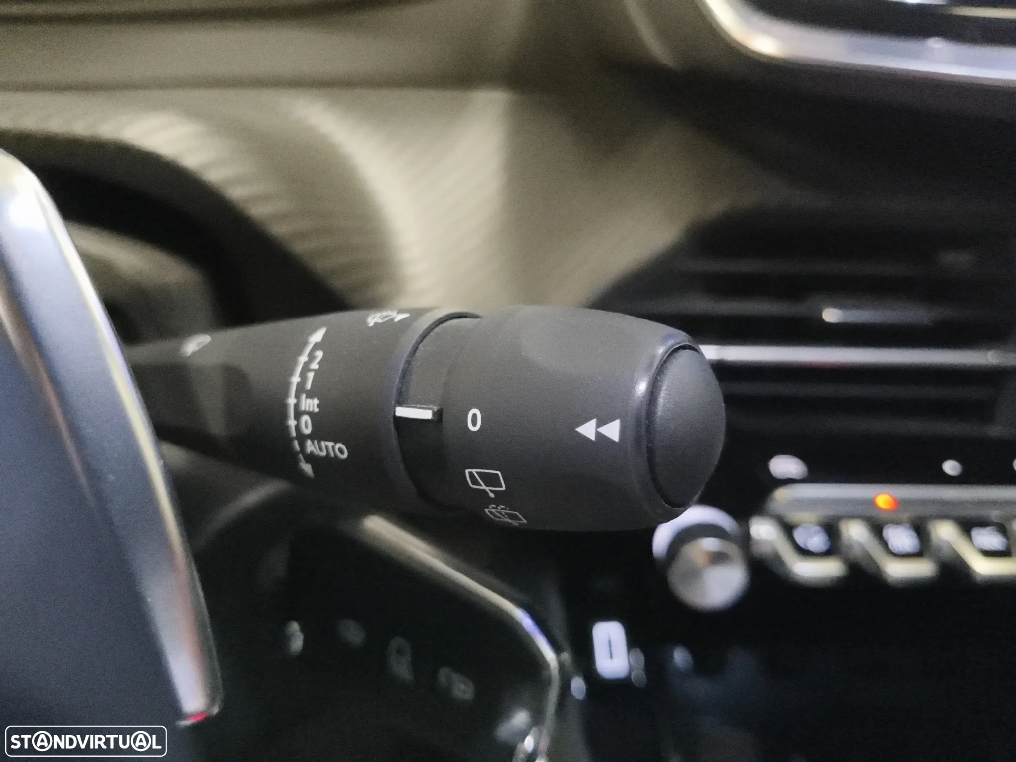 Peugeot 2008 1.2 PureTech Allure EAT8 - 17