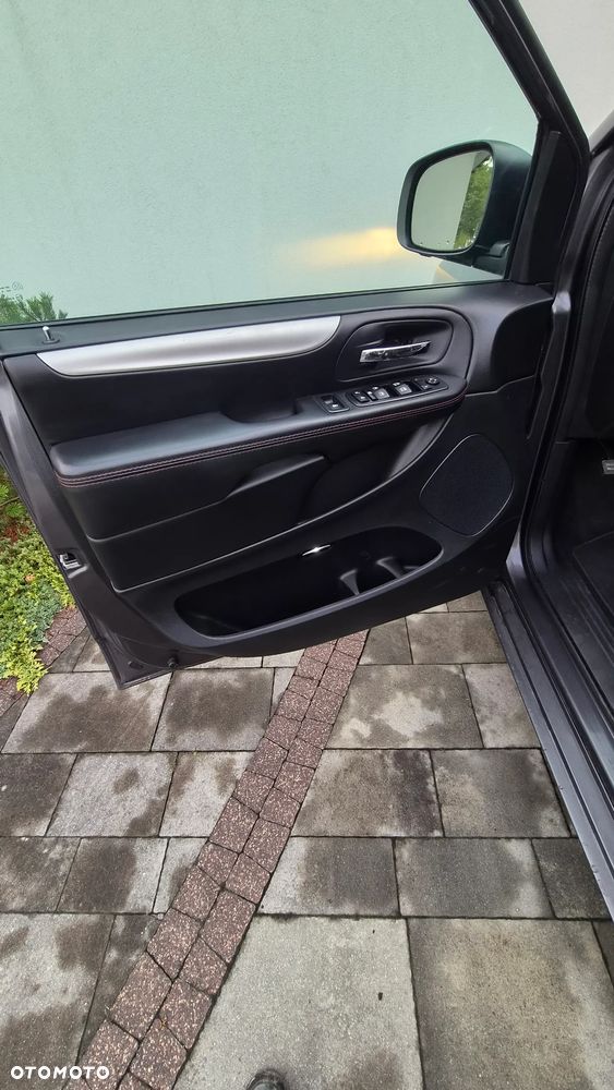 Dodge Grand Caravan 3.6 R/T - 17