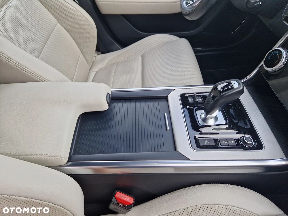 Jaguar XE 2.0 P300 AWD R-Dynamic SE - 24