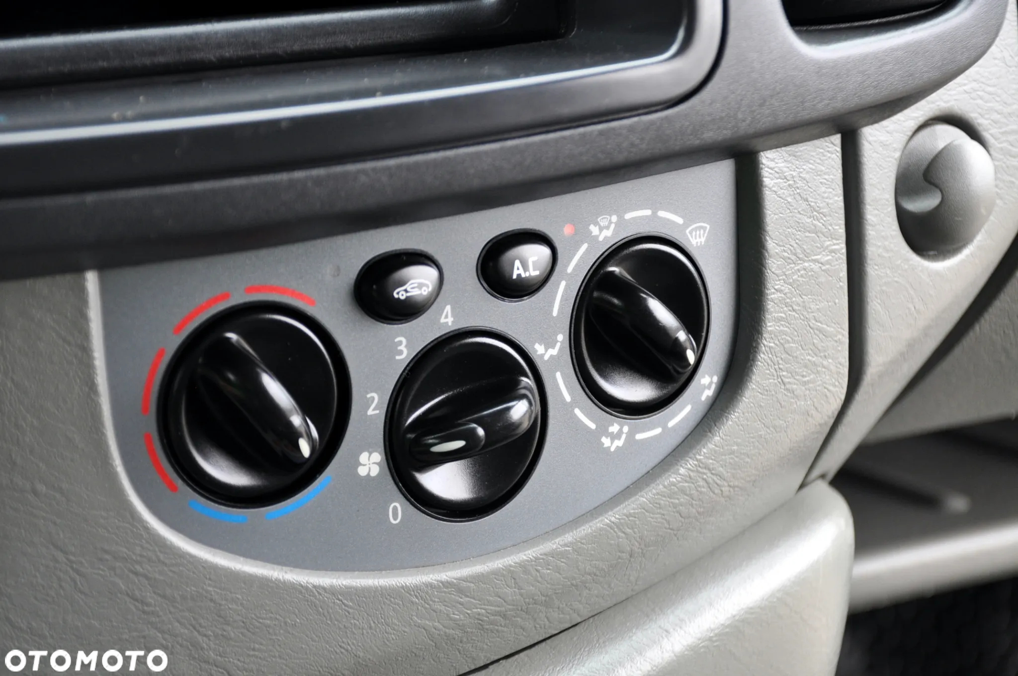 Opel VIVARO - 24
