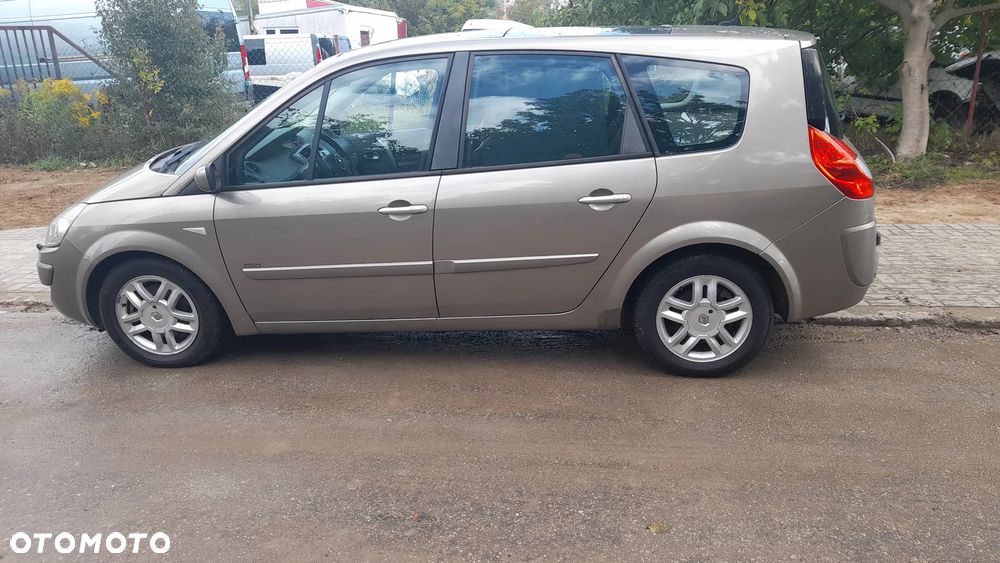 Renault Scenic 2.0 16V Emotion Plus - 11
