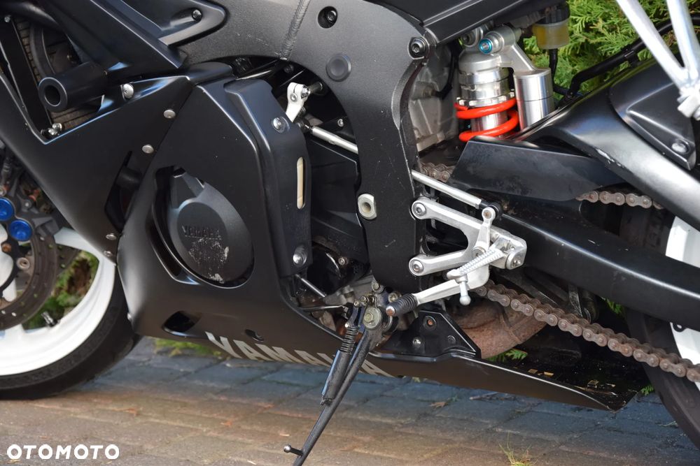 Yamaha R6 - 11