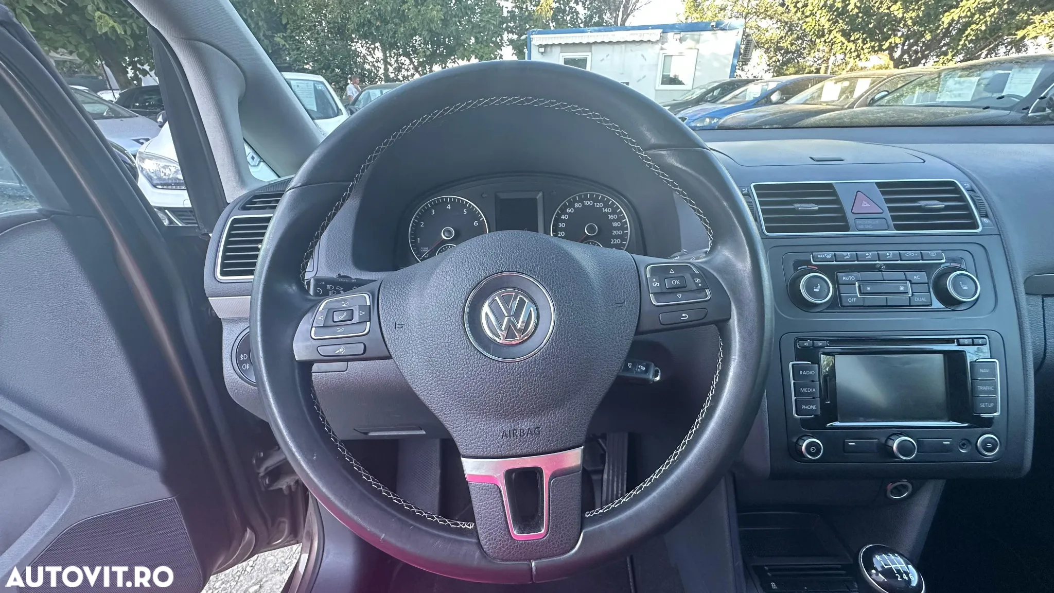 Volkswagen Touran 1.4 TSI MATCH - 24