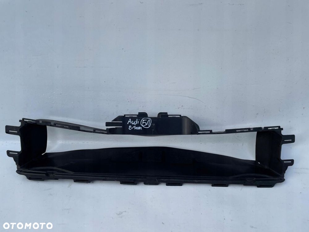 KIEROWNICA POWIETRZA WLOT AUDI E- TRON 4KE121285 - 1