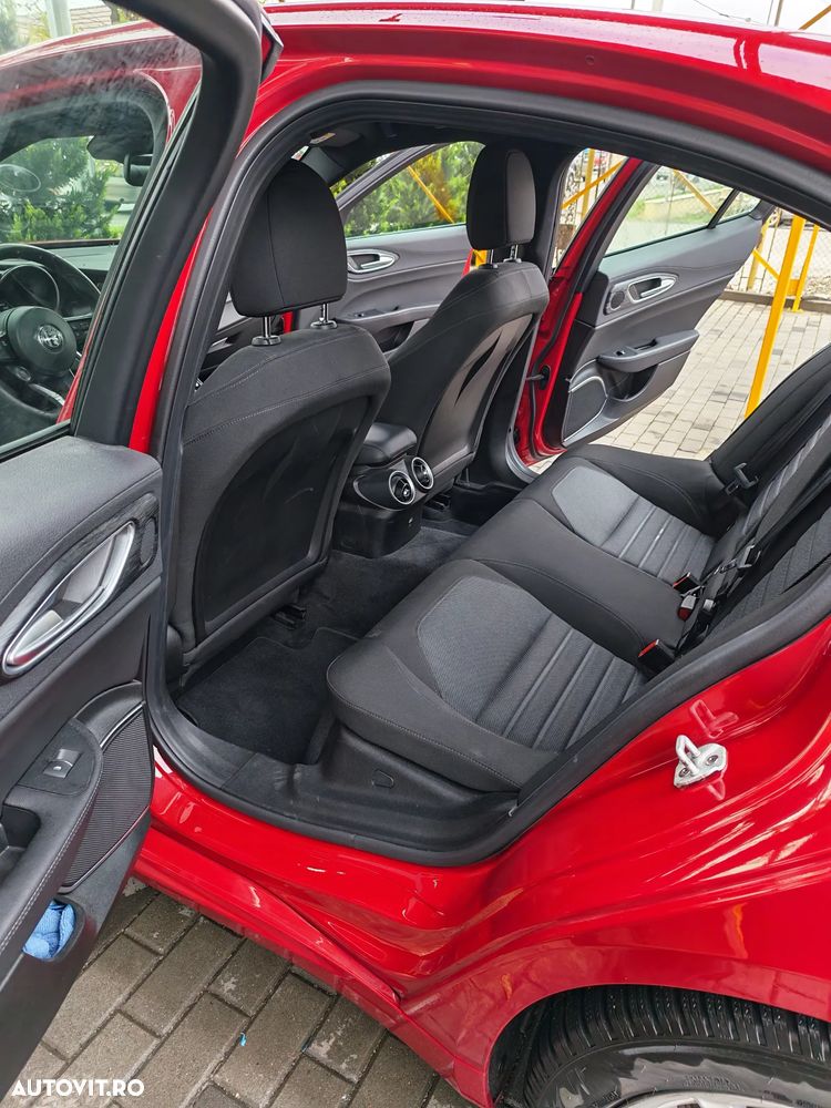 Alfa Romeo Giulia 2.0 Turbo RWD AT8 - 19