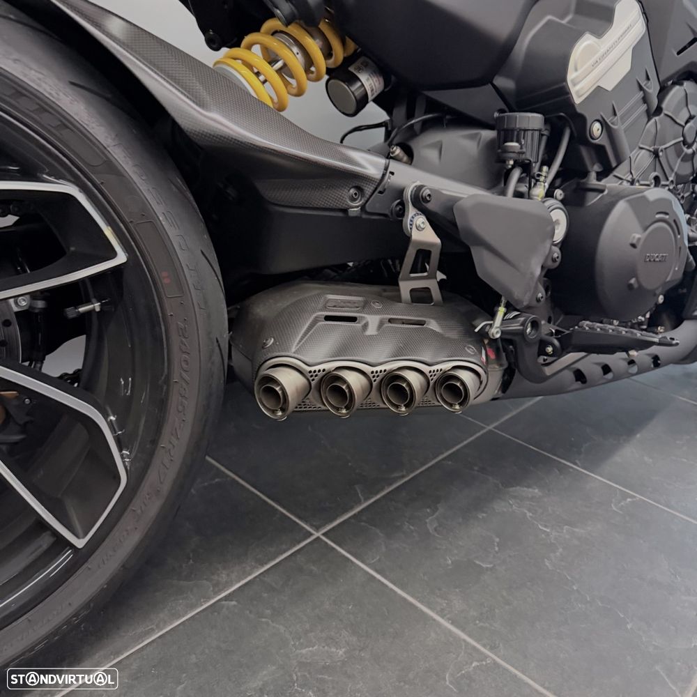Ducati Diavel Black Roadster - 2