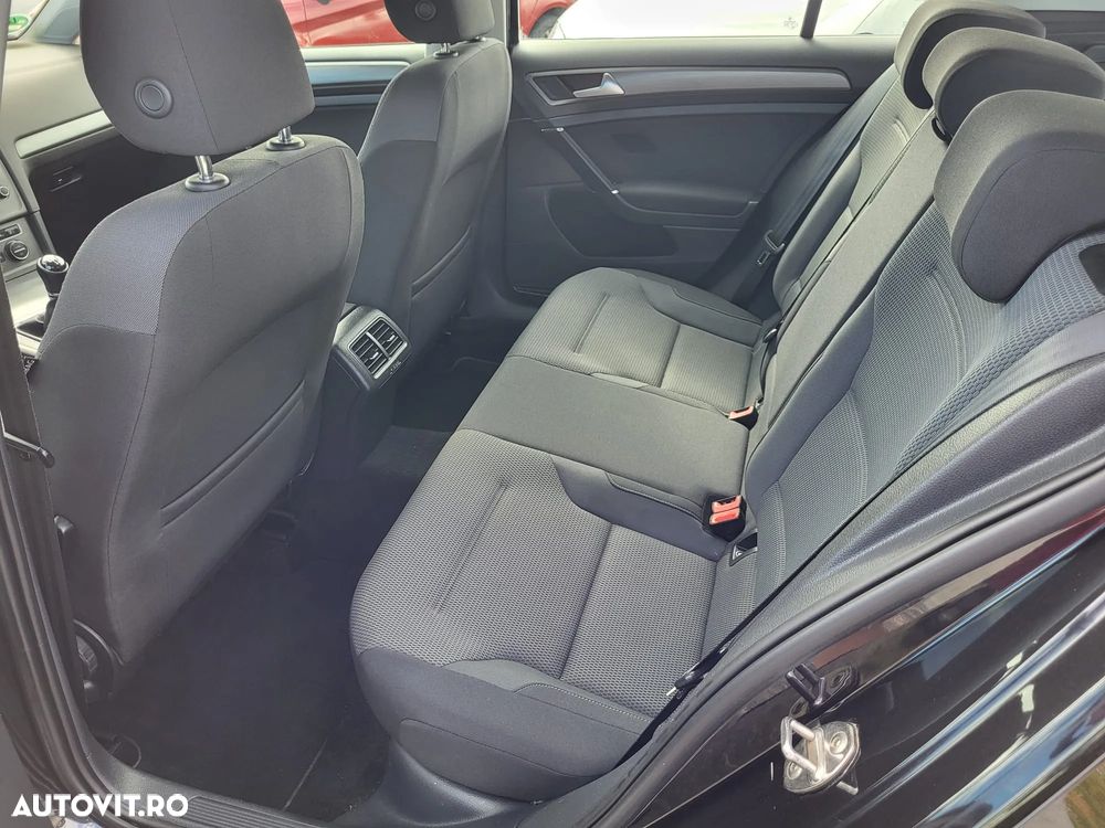 Volkswagen Golf - 8